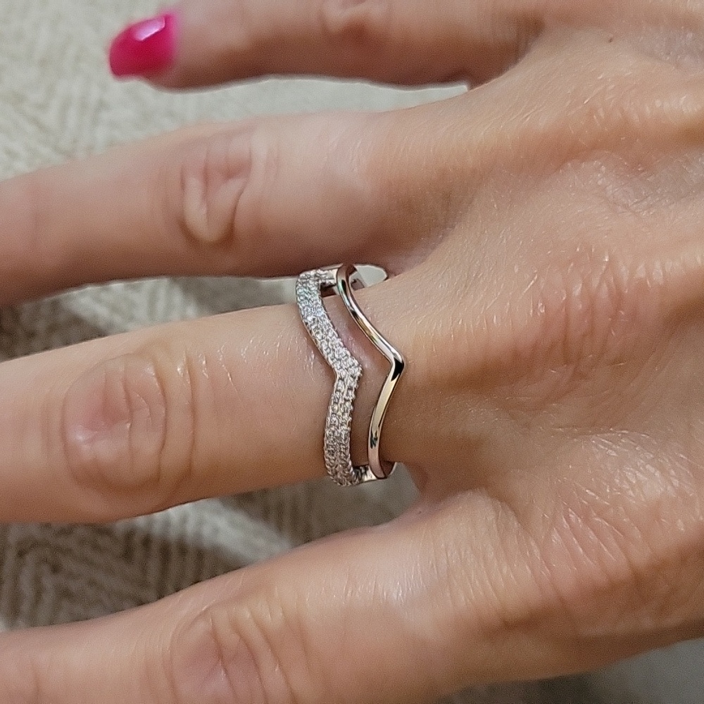STERLING SILVER CZ CHEVRON RING - Picture 4 of 6